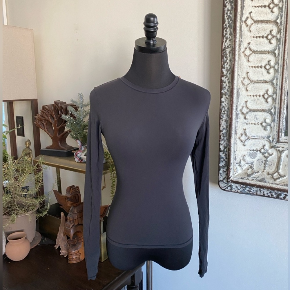 LAST DAY ON POSH 8/15/26 SKIMS Onyx Long Sleeve Women's Top Fits Everybody